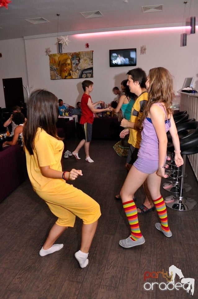 Pijama Party în Blondy's Art Café,