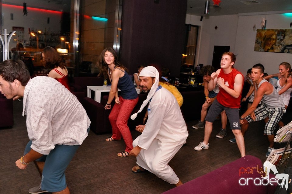 Pijama Party în Blondy's Art Café, 