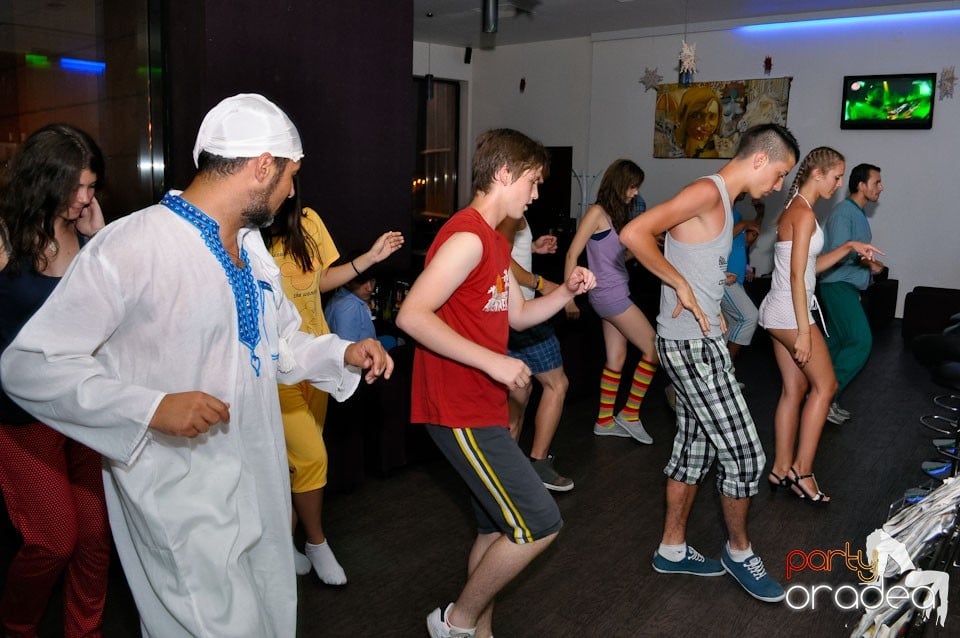 Pijama Party în Blondy's Art Café, 