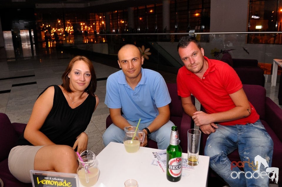 Pijama Party în Blondy's Art Café, 