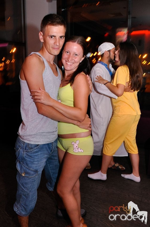 Pijama Party în Blondy's Art Café, 