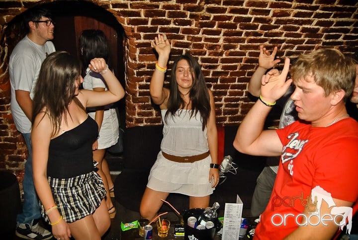 Ploaie de culoare la Club Escape, 