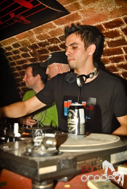 Ploaie de culoare la Club Escape, 