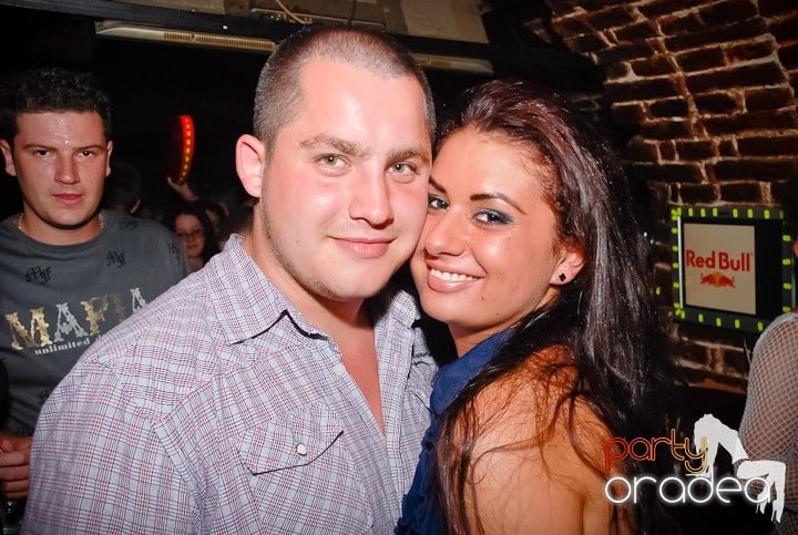 Ploaie de culoare la Club Escape, 