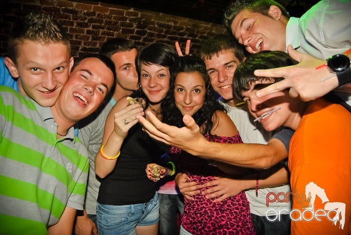 Ploaie de culoare la Club Escape, 