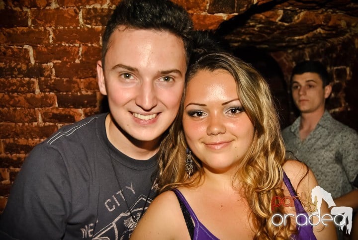 Ploaie de culoare la Club Escape, 