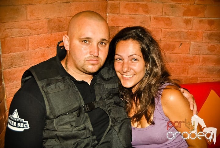 Ploaie de culoare la Club Escape, 