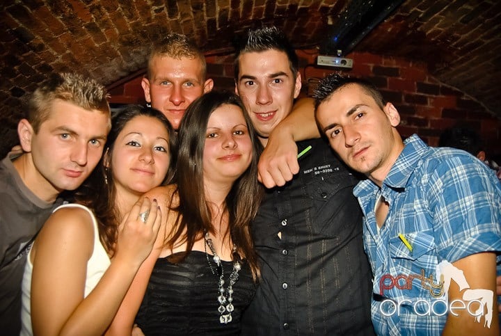 Ploaie de culoare la Club Escape, 