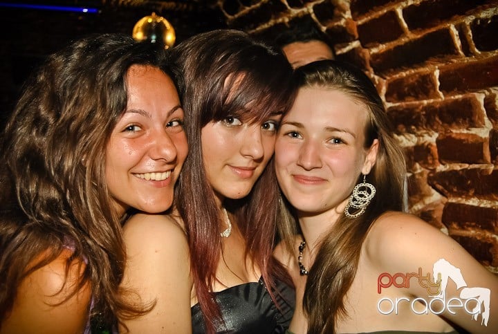 Ploaie de culoare la Club Escape, 