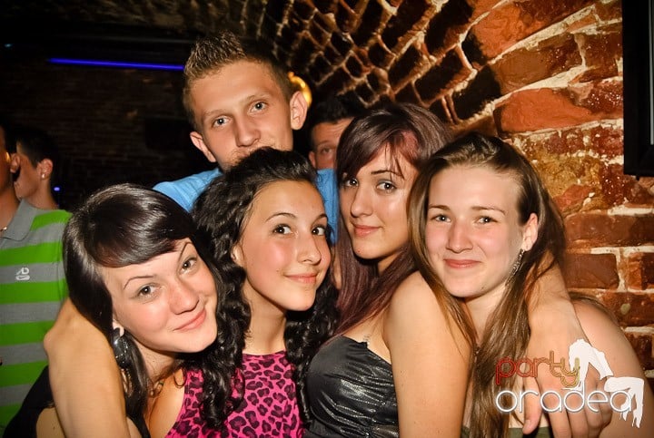 Ploaie de culoare la Club Escape, 