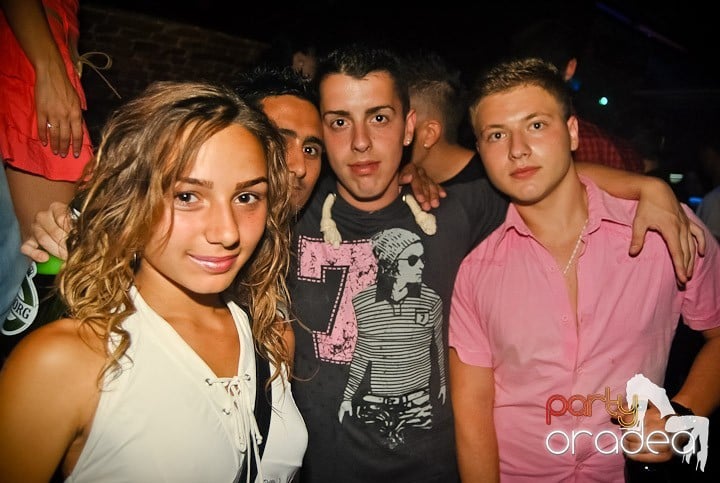 Ploaie de culoare la Club Escape, 