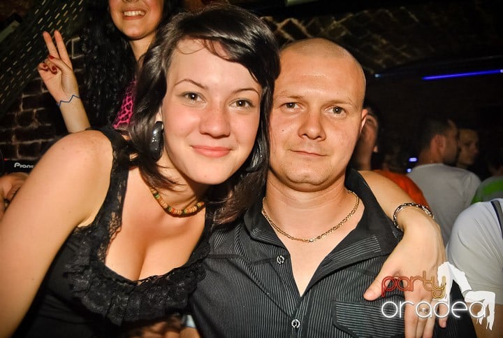 Ploaie de culoare la Club Escape, 