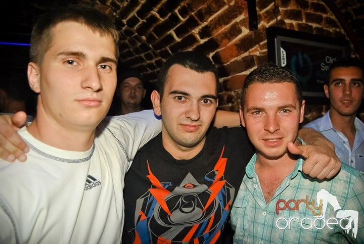 Ploaie de culoare la Club Escape, 