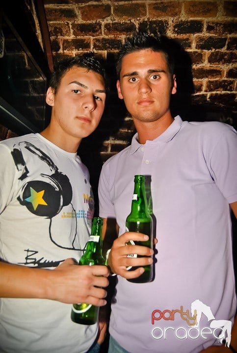 Ploaie de culoare la Club Escape, 