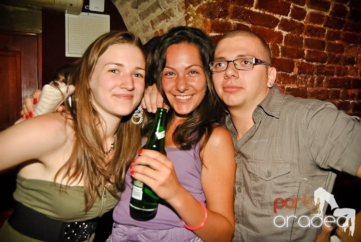 Ploaie de culoare la Club Escape, 