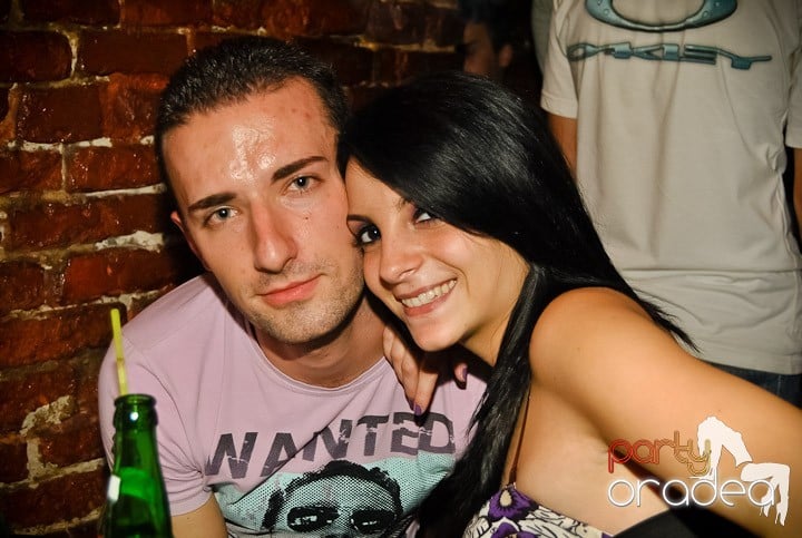 Ploaie de culoare la Club Escape, 