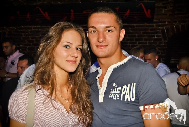 Ploaie de culoare la Club Escape, 