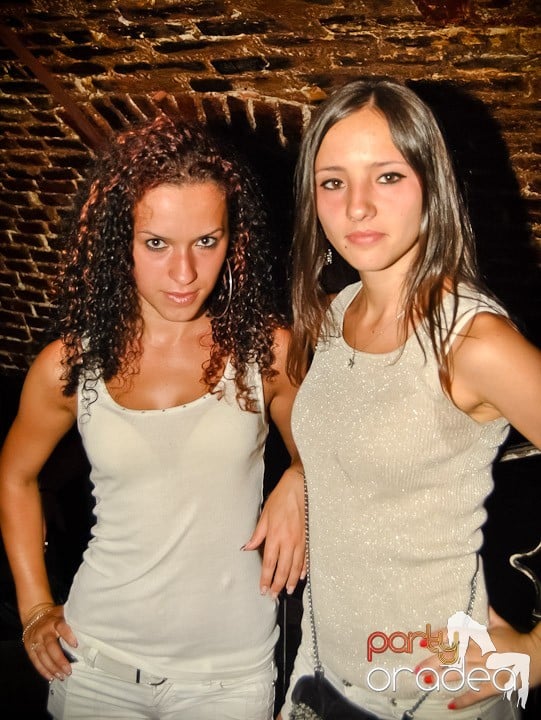 Ploaie de culoare la Club Escape, 