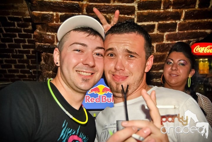 Ploaie de culoare la Club Escape, 