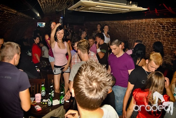 Ploaie de culoare la Club Escape, 