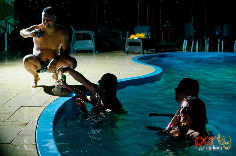 Pool Party, Complex Magnolia