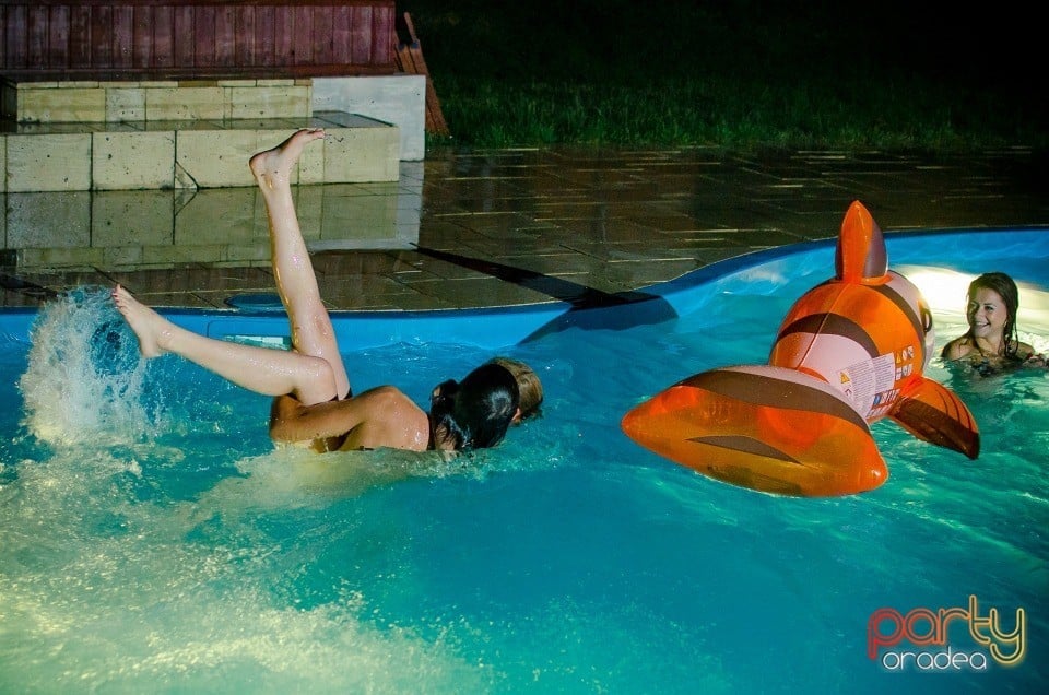 Pool Party, Complex Magnolia