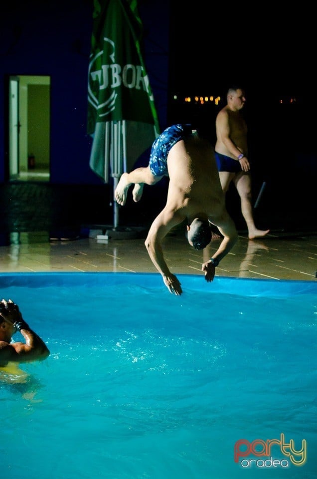 Pool Party, Complex Magnolia