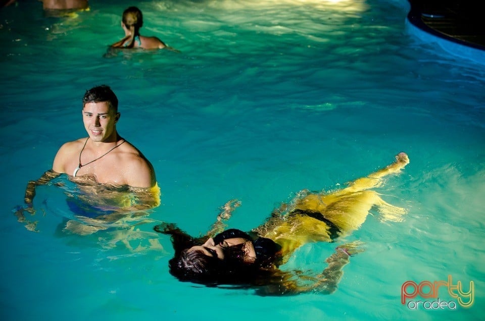 Pool Party, Complex Magnolia