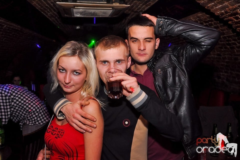 Prepare for Christmas Party în Club Escape, 