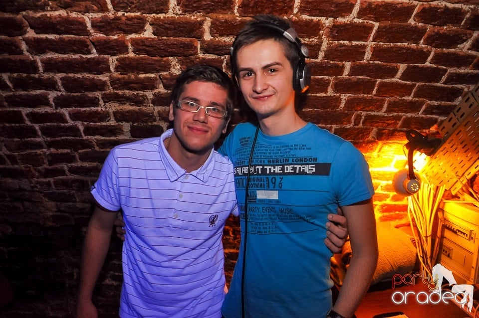 Prepare for Christmas Party în Club Escape, 