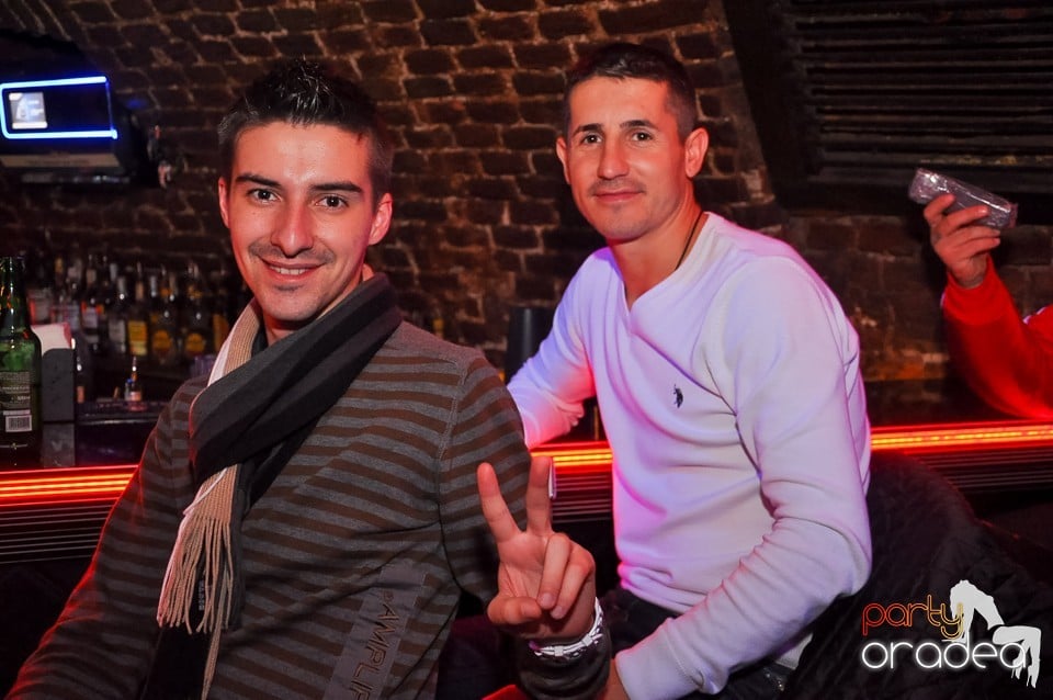 Prepare for Christmas Party în Club Escape, 