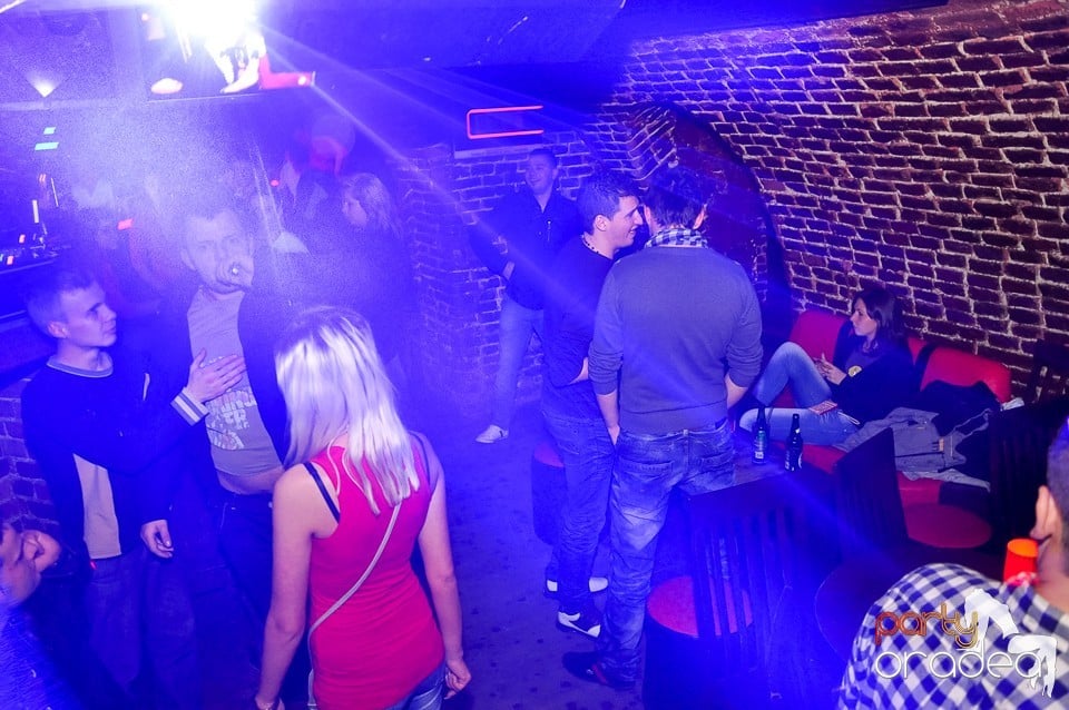 Prepare for Christmas Party în Club Escape,
