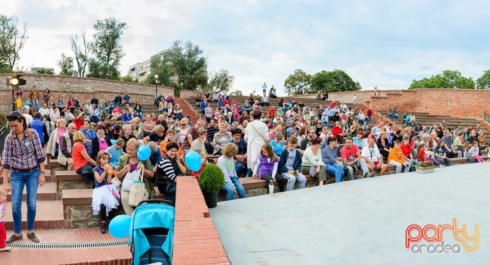 Prezentare de haine antice, Oradea