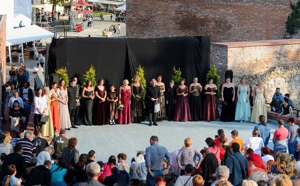 Prezentare de haine antice, Oradea