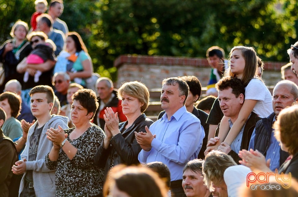 Prezentare de haine antice, Oradea