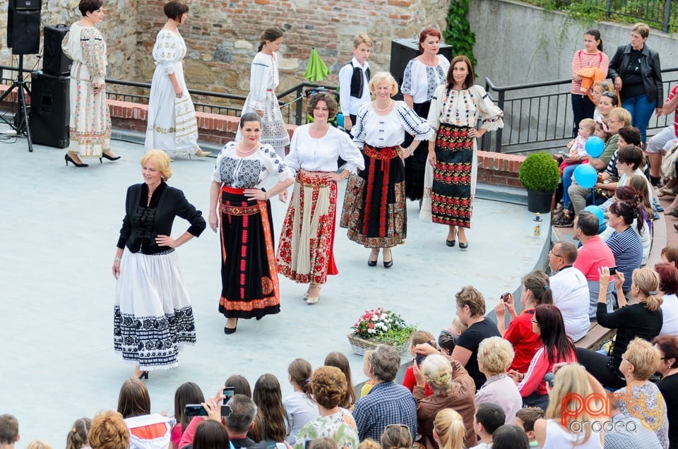 Prezentare de haine antice, Oradea