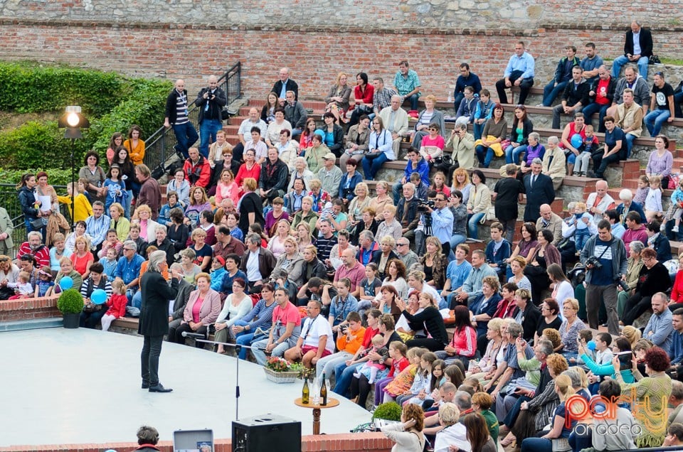 Prezentare de haine antice, Oradea