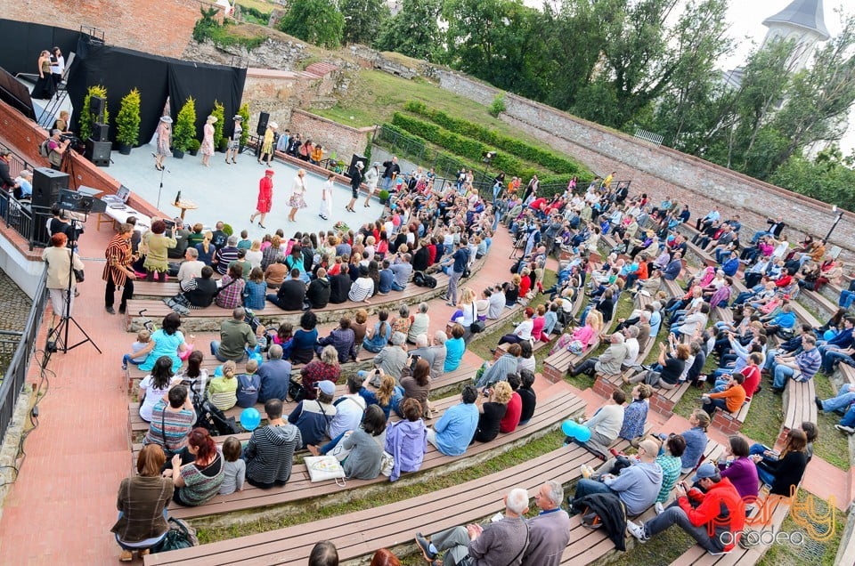 Prezentare de haine antice, Oradea