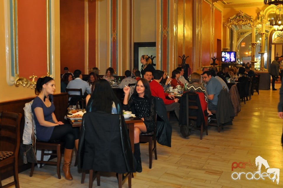 Prezentare de modă în Butoiul de Aur, Butoiul de Aur