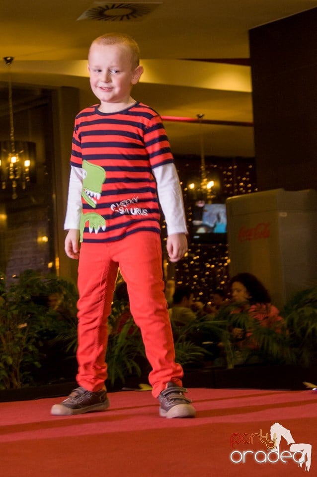 Prezentare de modă pentru copii în Lotus Center, Lotus Center