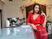 Prezentare M Luxury Hostess