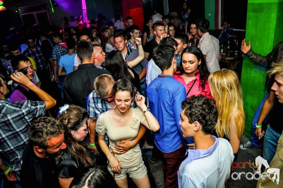 Prom Party, Royal Party House