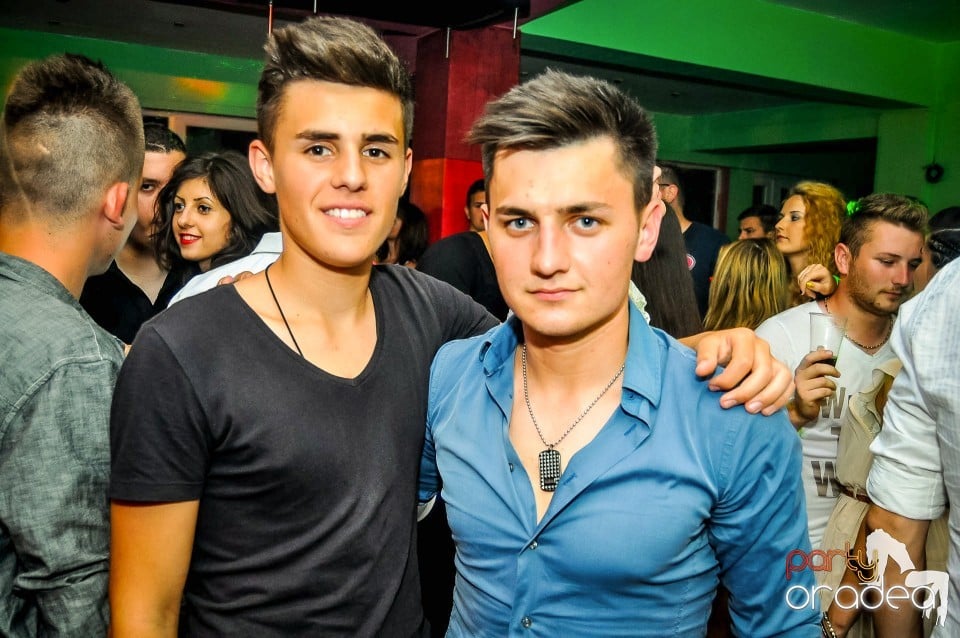 Prom Party, Royal Party House
