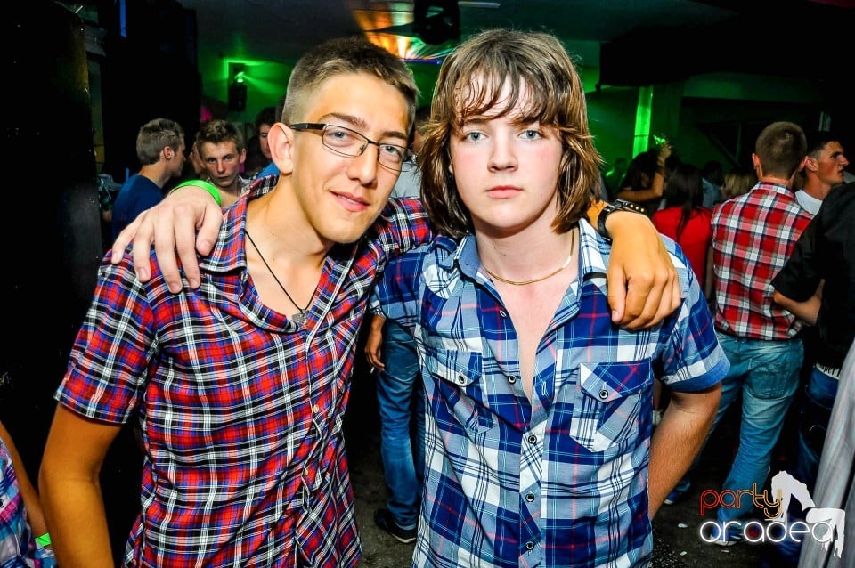 Prom Party, Royal Party House