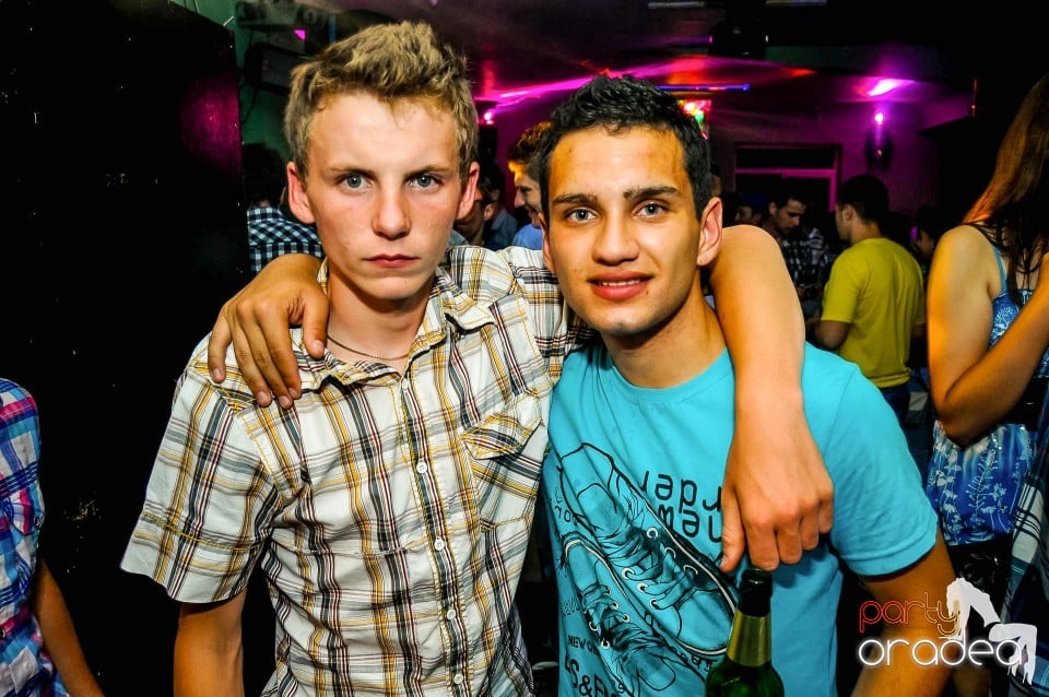 Prom Party, Royal Party House