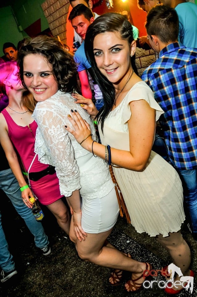 Prom Party, Royal Party House