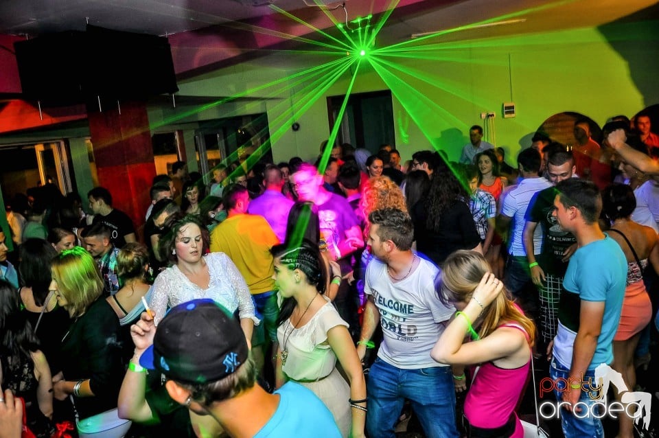 Prom Party, Royal Party House