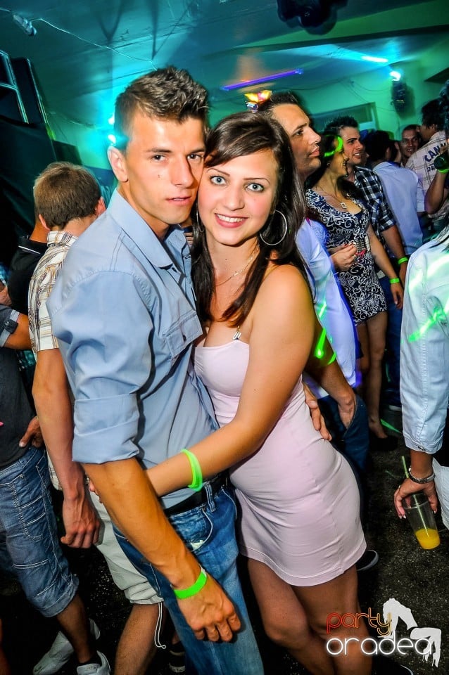 Prom Party, Royal Party House