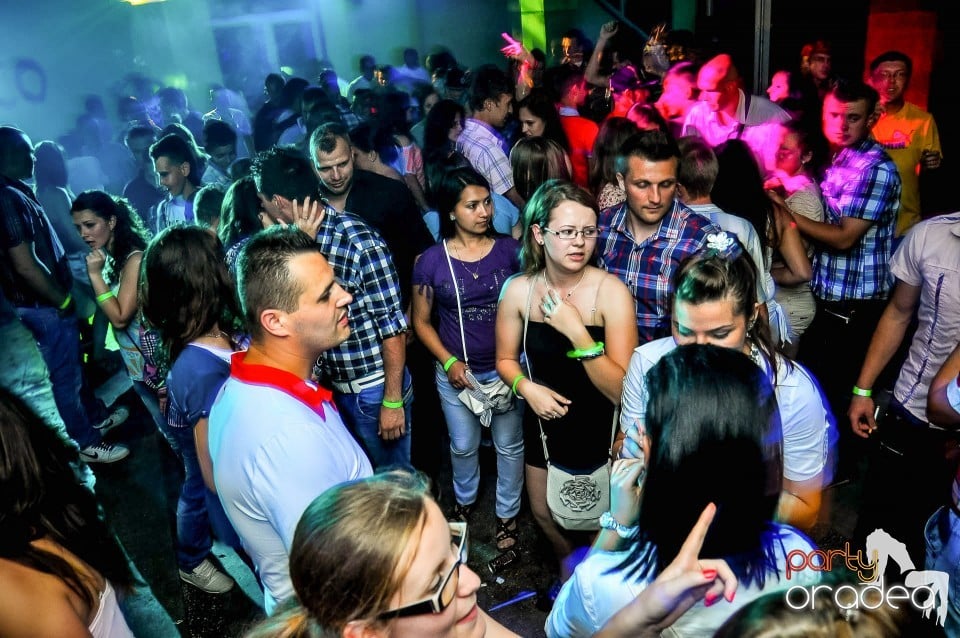 Prom Party, Royal Party House