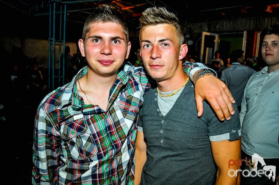 Prom Party, Royal Party House